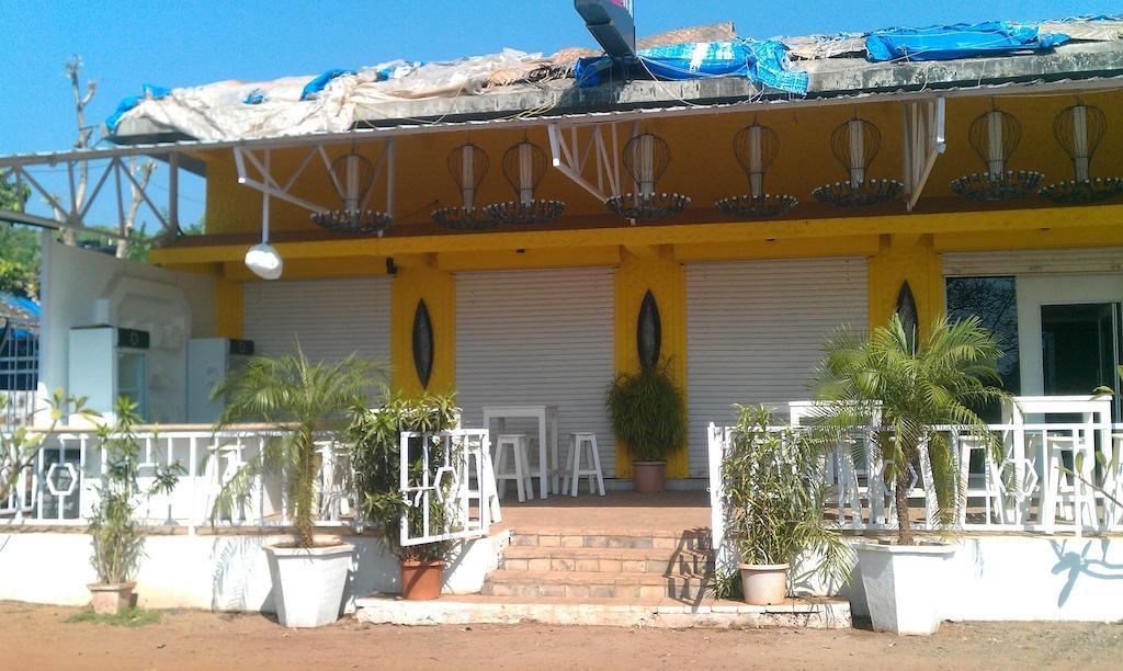 White Pearl Guest House Morjim Εξωτερικό φωτογραφία